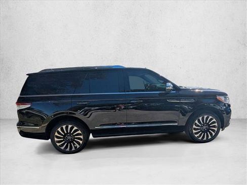 Used 2022 Lincoln Navigator Black Label image 4