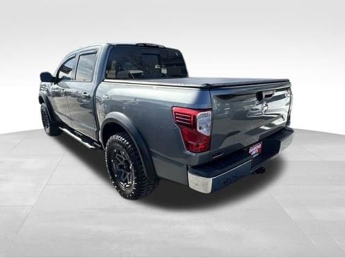Used 2017 Nissan Titan SV image 14