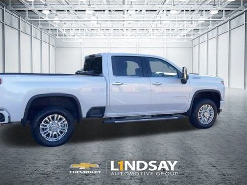 Used 2022 Chevrolet Silverado 2500 High Country w/ Technology Package image 2
