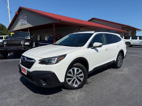 Used 2022 Subaru Outback Premium image 1