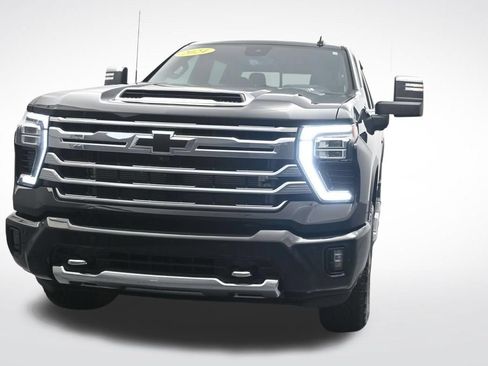 Used 2024 Chevrolet Silverado 3500 High Country w/ High Country Premium Package AWD/4WD image 2