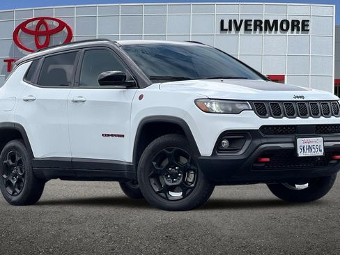 Used 2024 Jeep Compass Trailhawk image 2