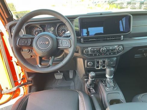 New 2025 Jeep Gladiator Sport w/ Premium Package image 18