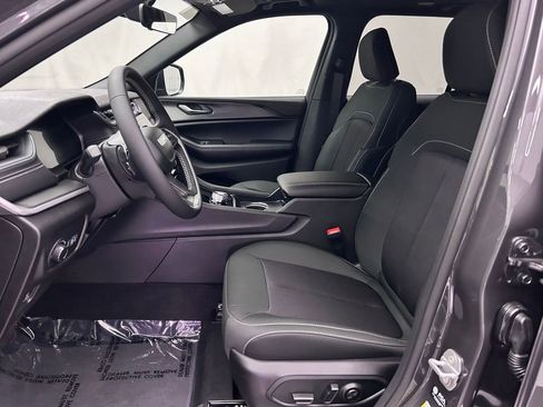New 2025 Jeep Grand Cherokee Laredo X image 15