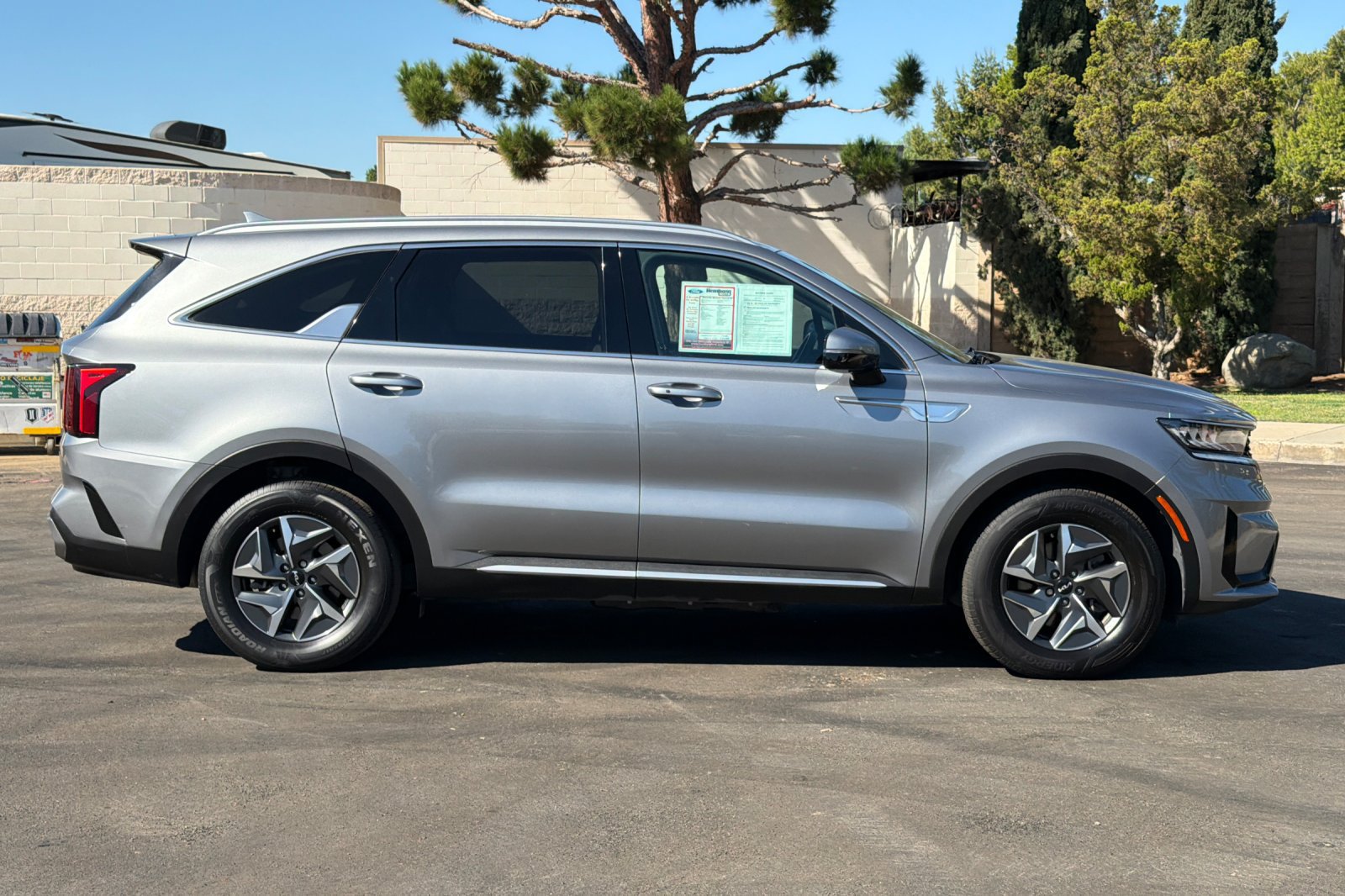 Used 2023 Kia Sorento EX FWD image 3