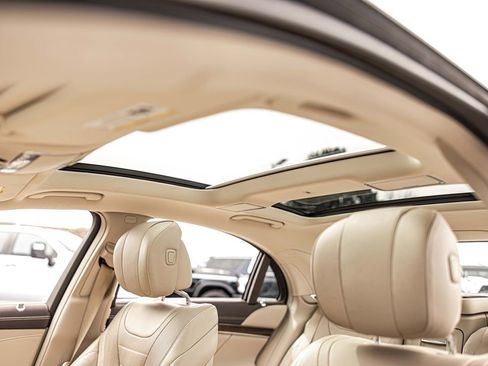 Used 2017 Mercedes-Benz S 550 4MATIC Sedan w/ Premium Package image 20