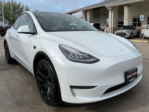 Used 2020 Tesla Model Y Long Range image 3