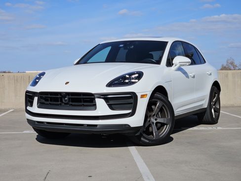 Used 2023 Porsche Macan Turbo image 1