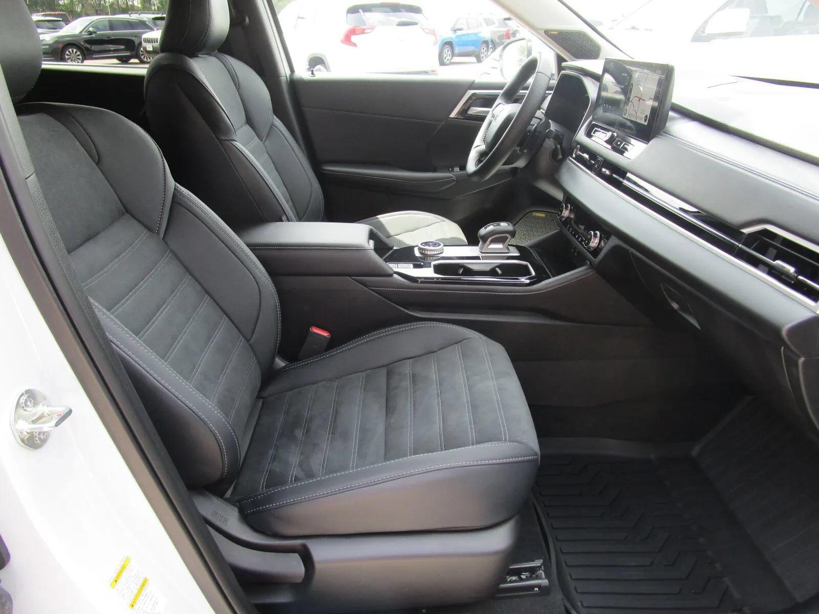 Used 2025 Mitsubishi Outlander SE AWD/4WD image 19