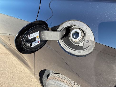 New 2026 Chrysler Pacifica Limited w/ Uconnect Theater Family Group image 12