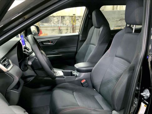 New 2025 Toyota RAV4 SE image 9