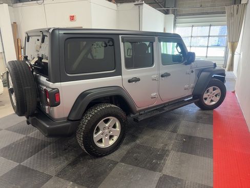 Used 2019 Jeep Wrangler Unlimited Sport S image 8