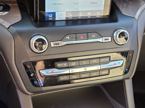 Used 2020 Ford Explorer Platinum w/ Premium Technology Package AWD/4WD image 23