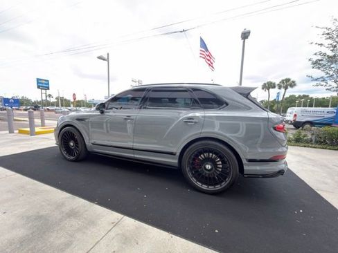 Used 2022 Bentley Bentayga image 3