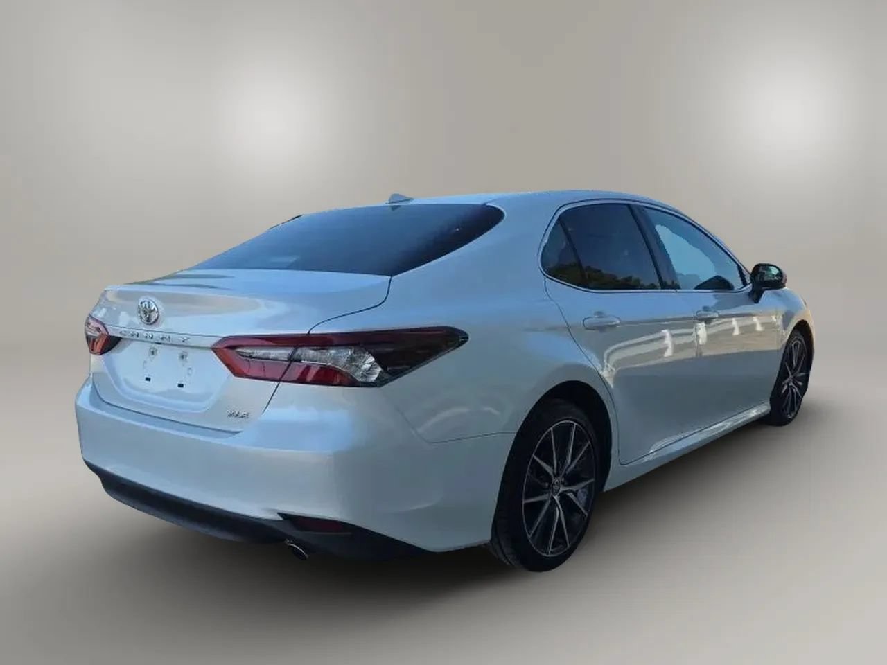 Used 2021 Toyota Camry XLE FWD image 7