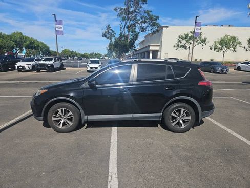 Used 2018 Toyota RAV4 XLE w/ Plus Extra Value Package FWD image 4