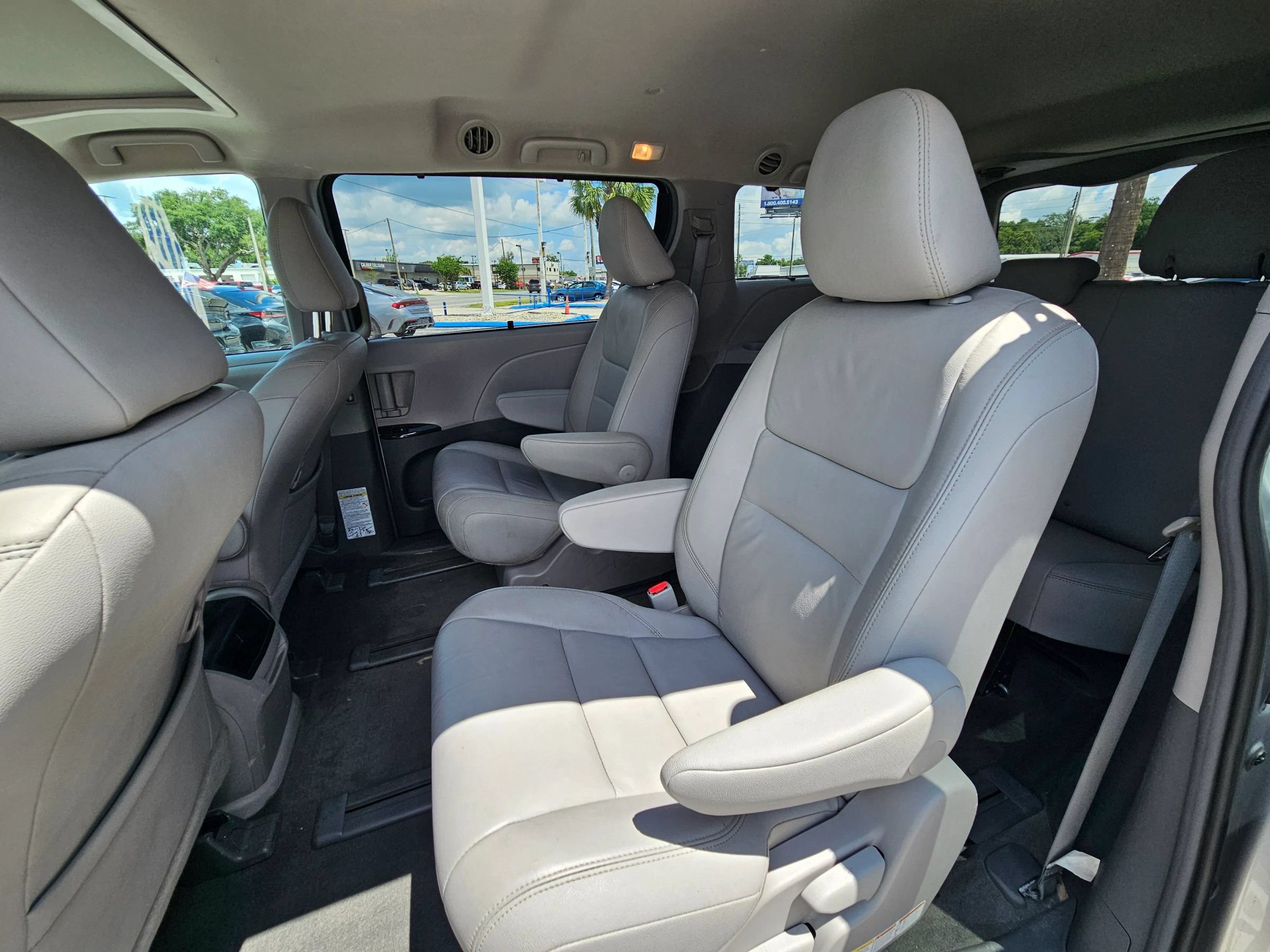 Used 2017 Toyota Sienna XLE AWD/4WD image 14