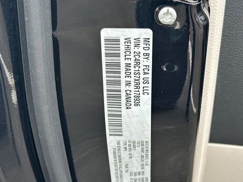 Used 2024 Chrysler Pacifica Select image 29