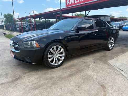 Used 2012 Dodge Charger SE RWD image 8