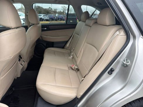 Used 2018 Subaru Outback 2.5i Limited image 10