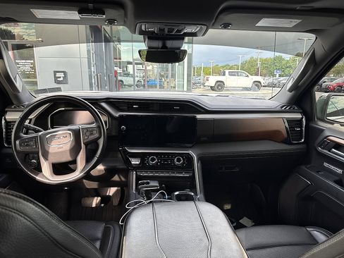 Used 2023 GMC Sierra 1500 Denali w/ Denali Reserve Package AWD/4WD image 8