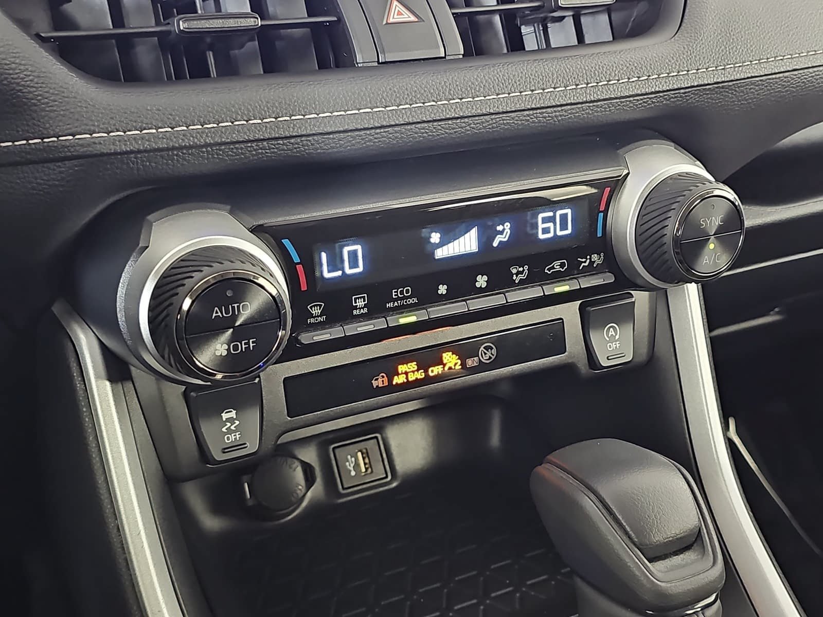 Used 2025 Toyota RAV4 XLE AWD/4WD image 21
