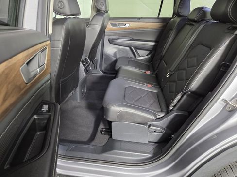 Used 2025 Volkswagen Atlas SE image 24