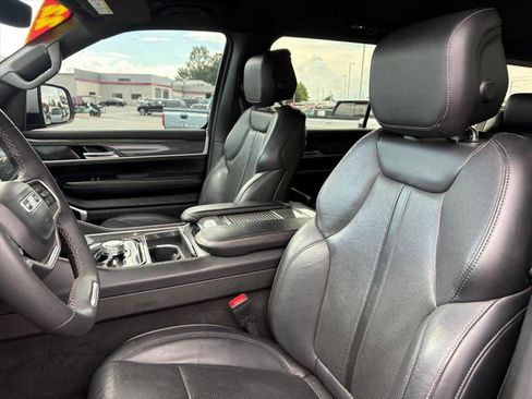 Used 2022 Jeep Wagoneer Series II AWD/4WD image 24