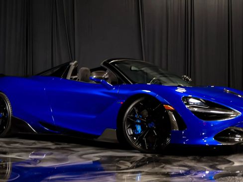 Used 2020 McLaren 720S Spider image 10