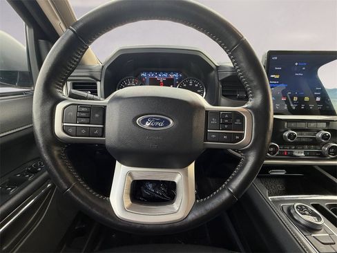Used 2024 Ford Expedition Max XLT image 13