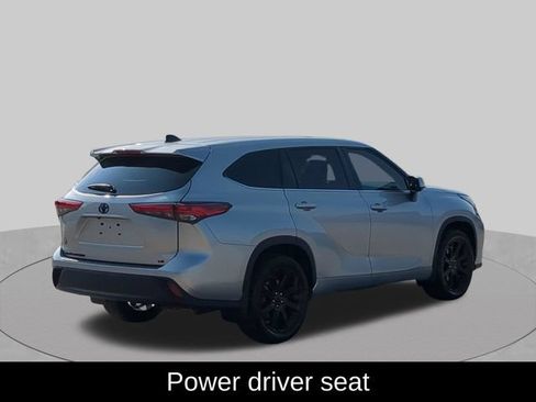 Used 2023 Toyota Highlander LE FWD image 6