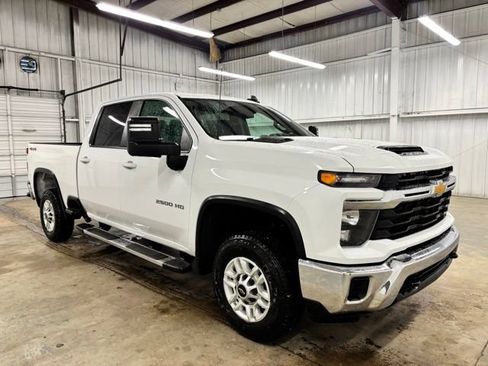Used 2024 Chevrolet Silverado 2500 LT AWD/4WD image 1