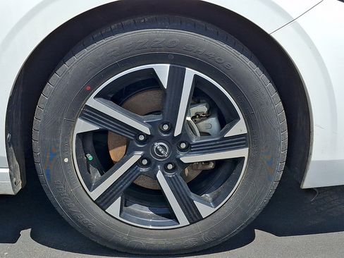 Used 2024 Nissan Sentra SV FWD image 8
