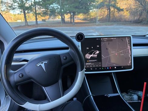 Used 2020 Tesla Model 3 Standard Range Plus image 12