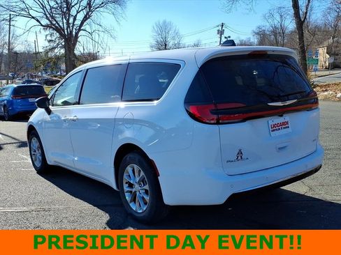 New 2026 Chrysler Pacifica Select image 5