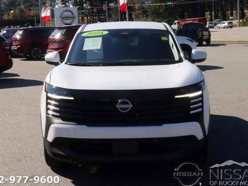 Used 2025 Nissan Kicks SV w/ Charging Package image 2