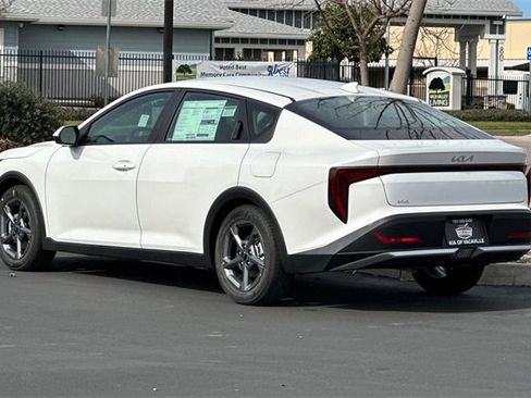 New 2026 Kia K4 LXS image 7