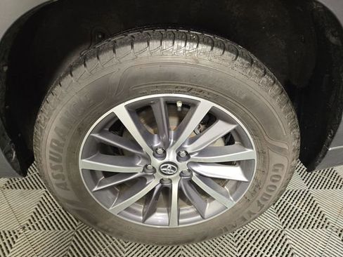 Used 2019 Toyota Highlander XLE image 11