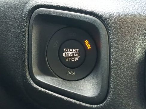 Used 2025 Jeep Wrangler Unlimited Sport AWD/4WD image 32