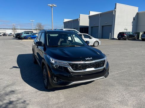Used 2023 Kia Seltos S w/ Navigation Package image 2