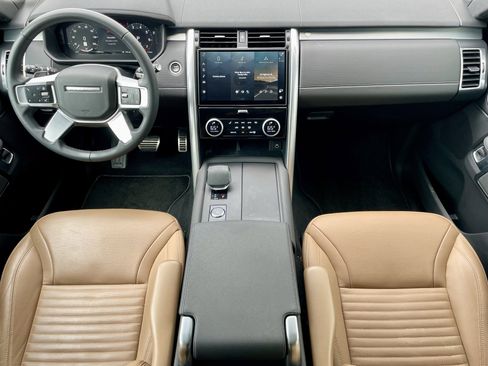 Certified 2025 Land Rover Discovery Dynamic SE AWD/4WD image 16