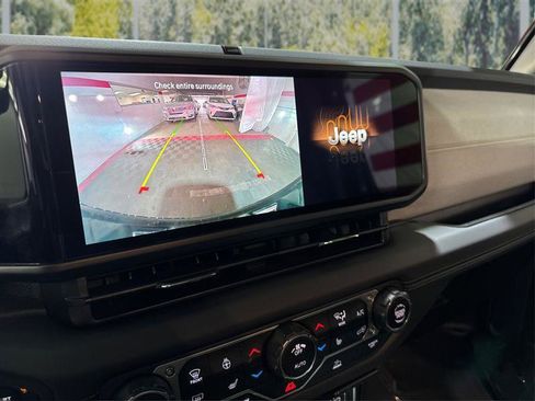 Used 2025 Jeep Wrangler Unlimited Sahara image 21