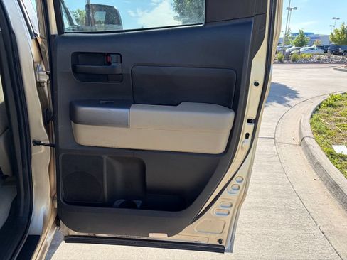 Used 2010 Toyota Tundra 4x4 Double Cab image 18