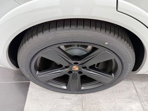 New 2026 Porsche Cayenne GTS image 8