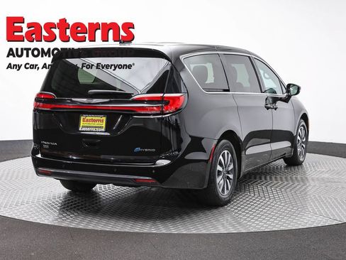 Used 2024 Chrysler Pacifica Limited FWD image 5