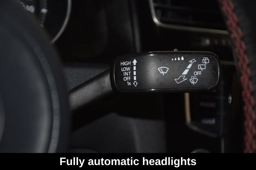 Used 2015 Volkswagen GTI SE FWD image 18