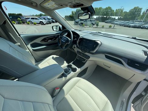 Used 2023 GMC Terrain Denali w/ Denali Premium Package AWD/4WD image 10