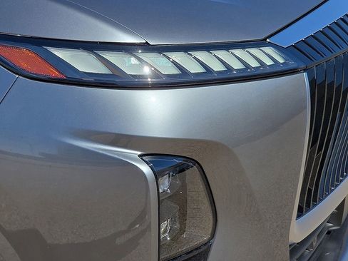 Used 2025 INFINITI QX80 Sensory image 10