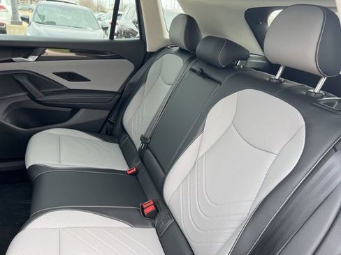 New 2026 Volkswagen Tiguan SE AWD/4WD image 8