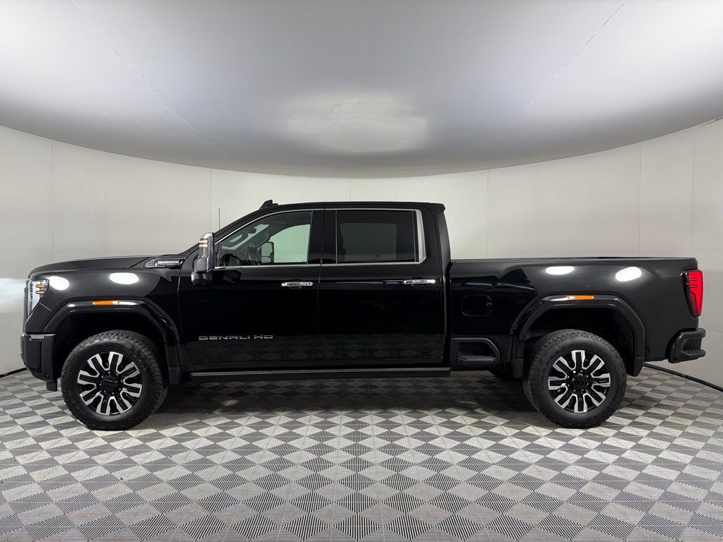 Used 2025 GMC Sierra 3500 Denali Ultimate AWD/4WD image 10